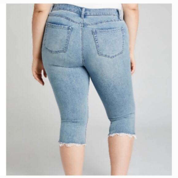 Lane Bryant Crochet Edge Mid Rise Pedal Pusher Jeans Sz.18 - Picture 3 of 15